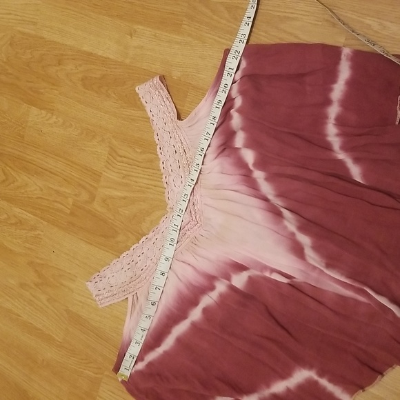 💥3 for $10💥 Forever 21 Pink Tie Dye Style Flowy Crop Top with Crochet V-Neck - Picture 6 of 8